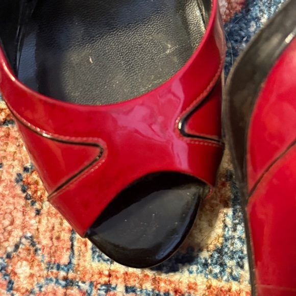 Ann Taylor Peep Toe Patent Leather Red Platform Heel Pump/black piping. Size 7.5 - Picture 16 of 17